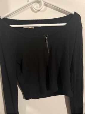 Women's Black Ribbed long sleeve top with zipper in the middle